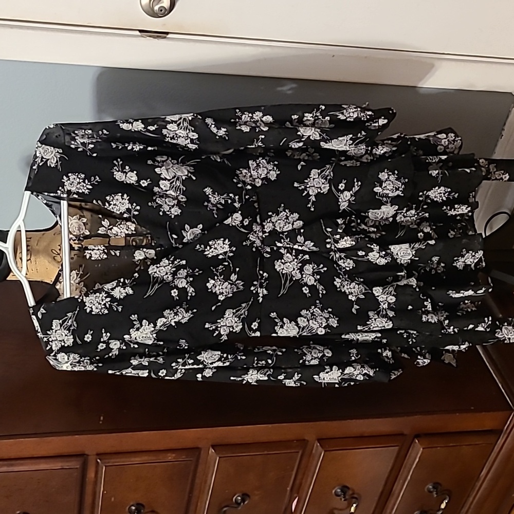 B. SMART FLORAL LAYERED DRESS NWT SIZE 9